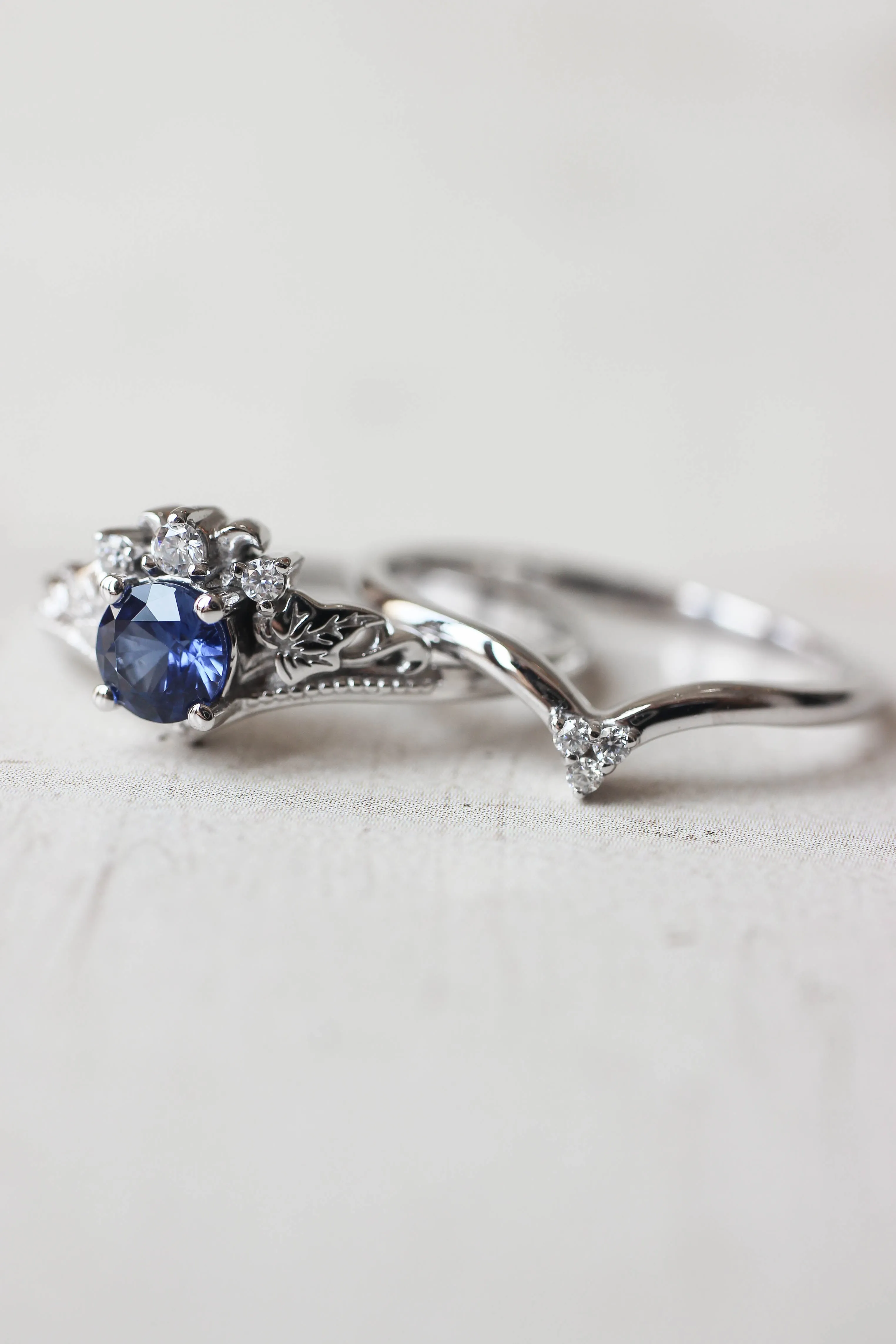 Bridal ring set with lab sapphire and diamonds / Ariadne simplified