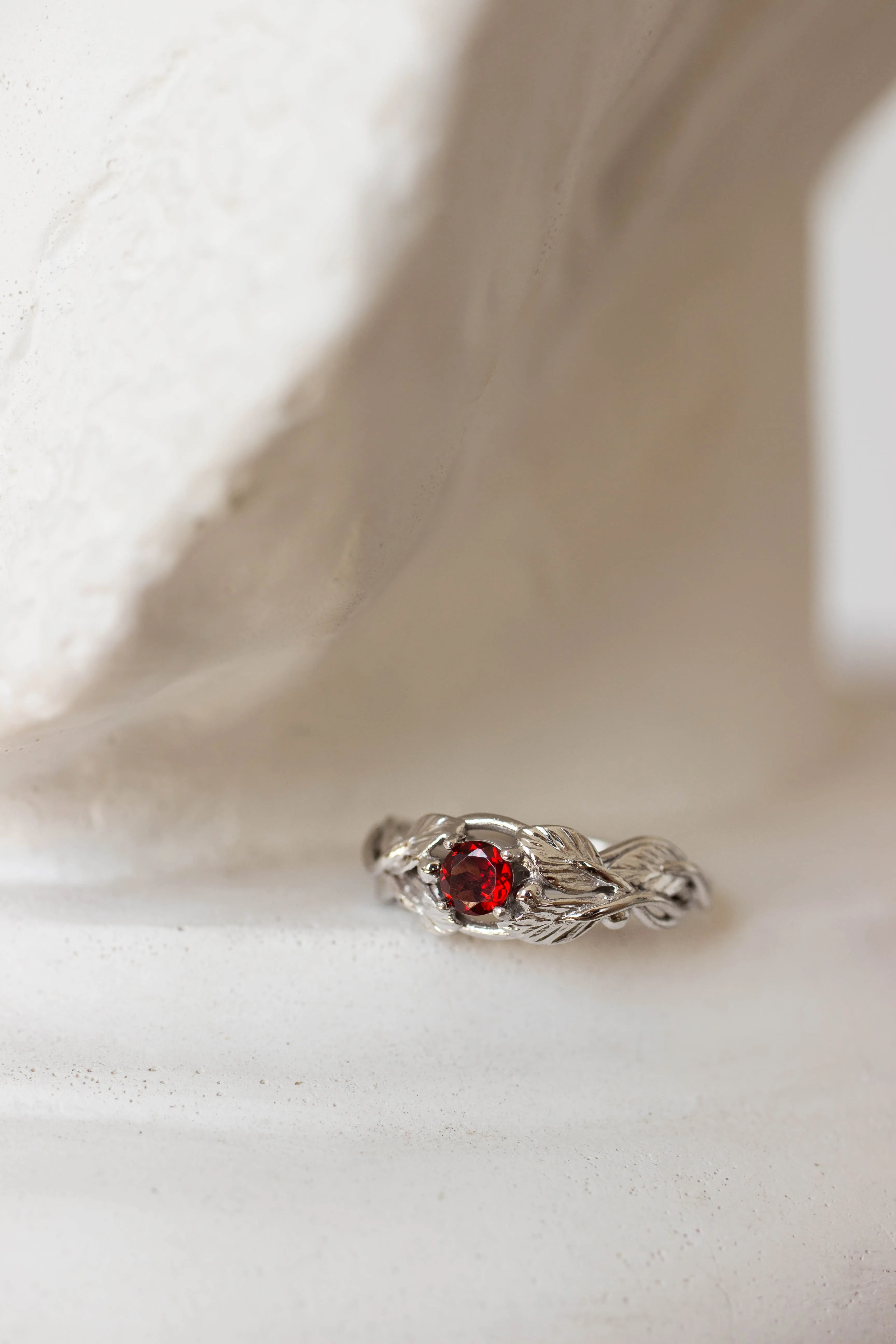 Garnet engagement ring, leaves band / Cornus, round faceted