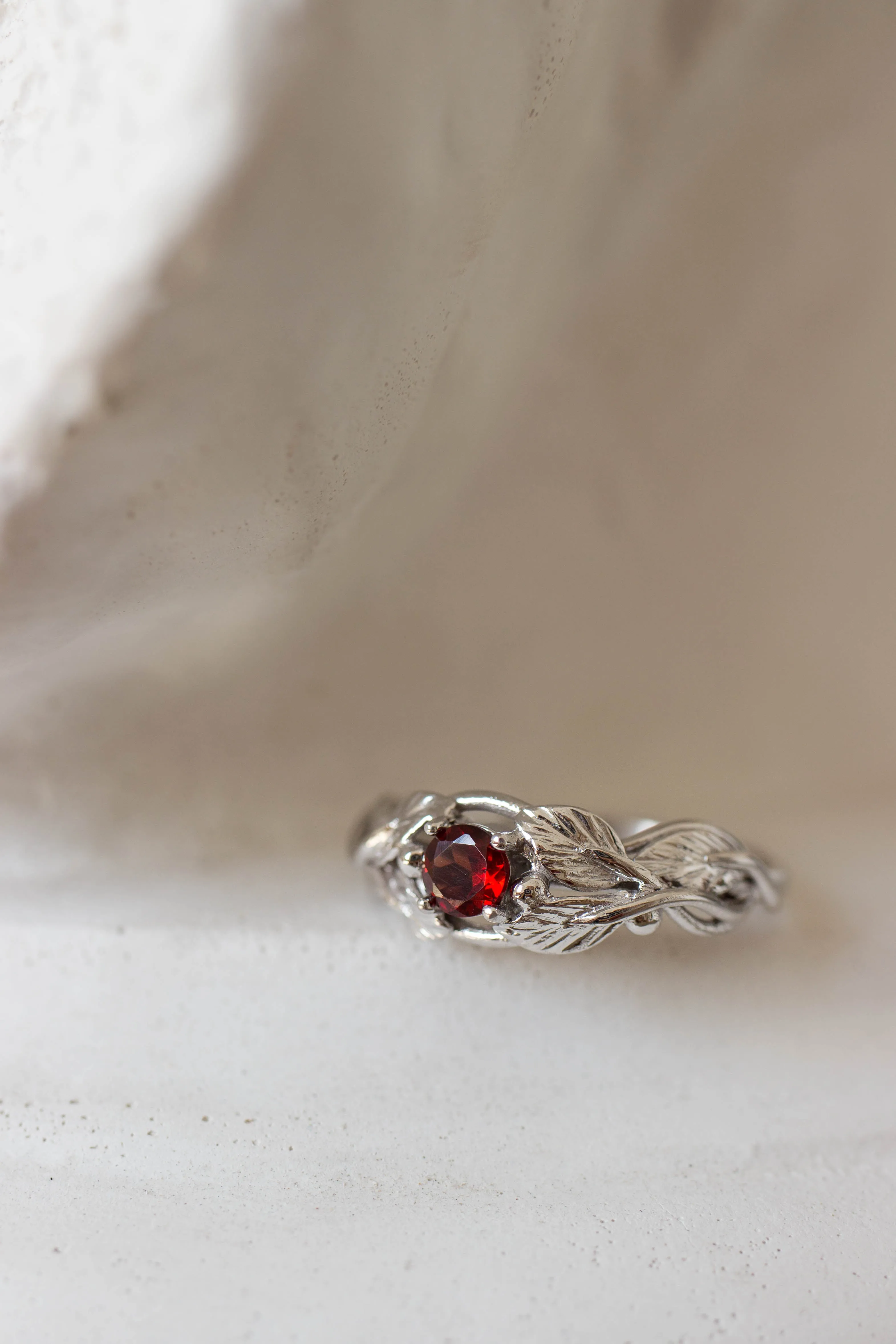 Garnet engagement ring, leaves band / Cornus, round faceted