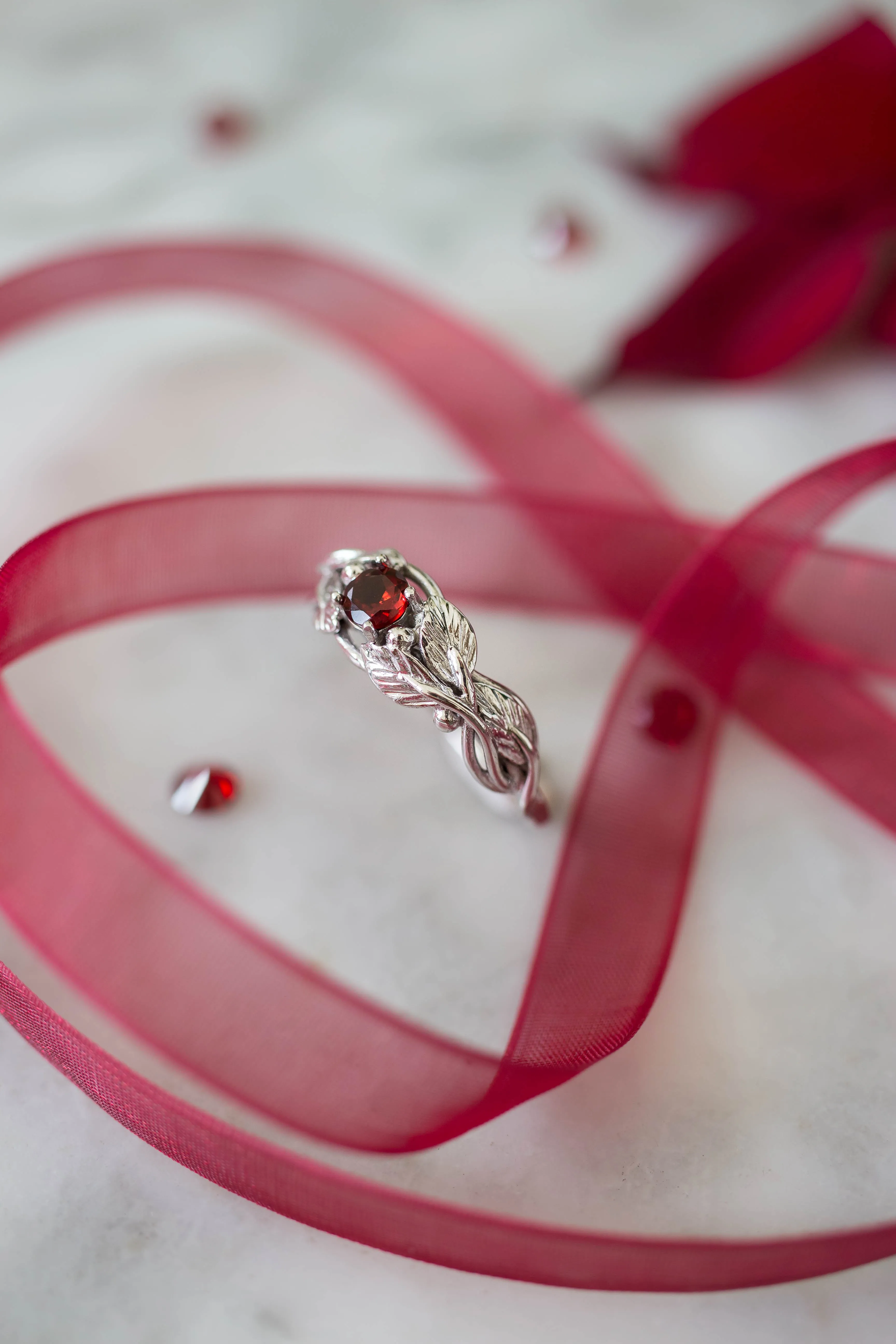 Garnet engagement ring, leaves band / Cornus, round faceted