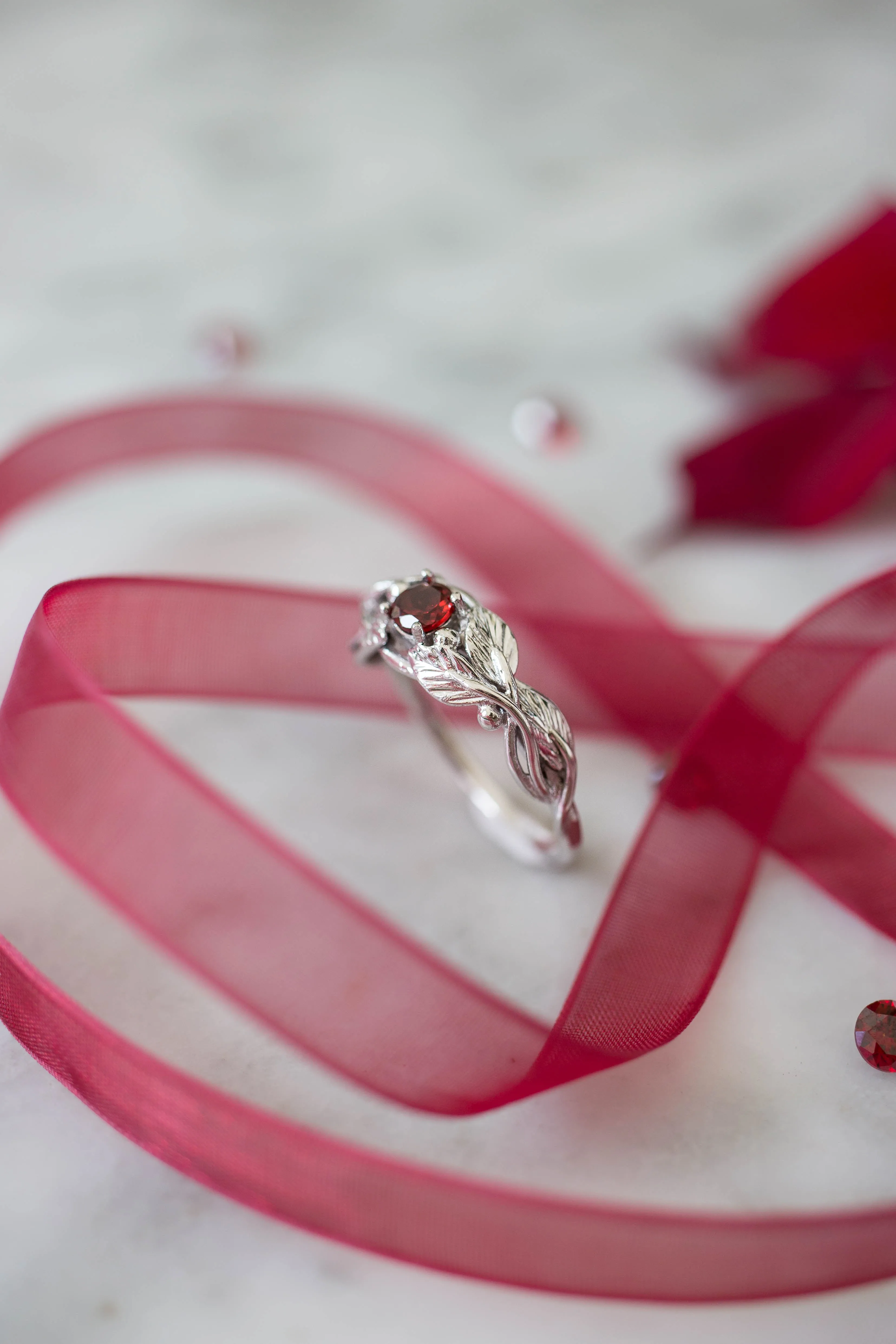 Garnet engagement ring, leaves band / Cornus, round faceted