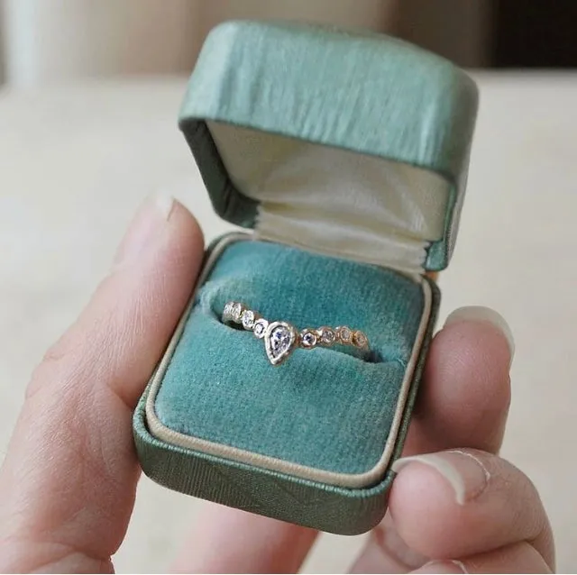Tiara Band
